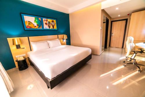 King Room with City View image 4