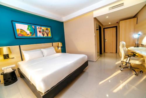King Room with City View image 1