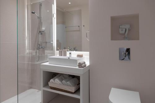 Gallery Suites & Residences, Piraeus Room Type - Superior Room