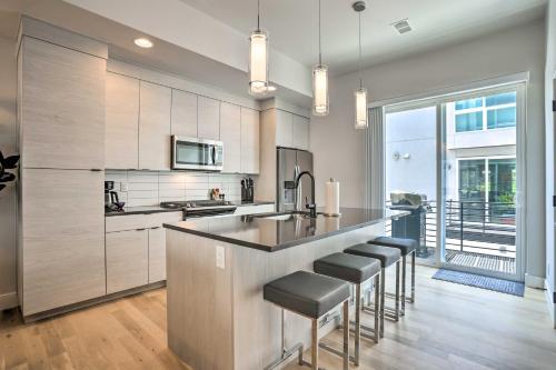 Trendy Denver Townhome - Walk to Mile High Stadium in Sloan's Lake
