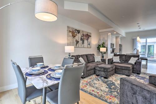 Trendy Denver Townhome - Walk to Mile High Stadium in Sloan's Lake