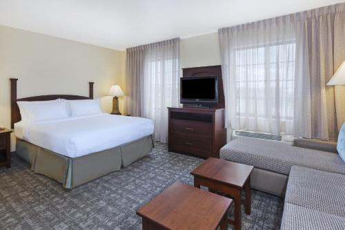 Staybridge Suites LANSING-OKEMOS, an IHG hotel Room Type - Studio Queen Suite - Non-Smoking Staybridge Suites LANSING-OKEMOS, an IHG hotel Room Type - Studio Queen Suite - Non-Smoking