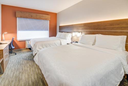 Queen Suite with Two Queen Beds and Additional Living Area