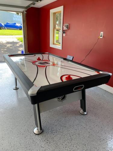 Break Away Hot tub theater game room - image 10