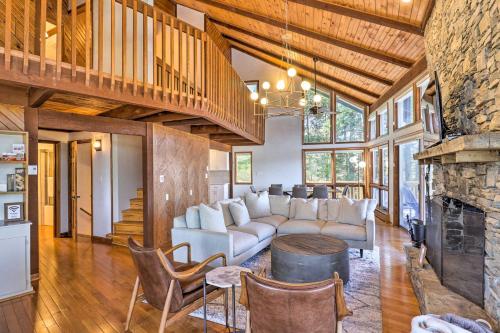Modern Mtn Retreat with Hot Tub and Stellar Views - image 3