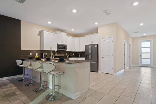 2711 Disney Getaway Sleeps 24 Pool  Game Room  Theater - image 7