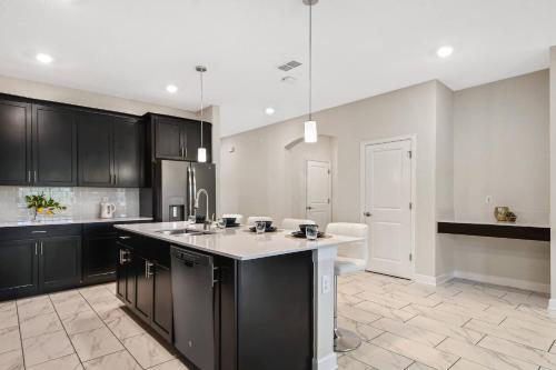 2793 Grand Vacation Villa 7Bd - 5BT at Storey Lake Resort - image 3