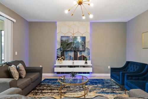 2801 Modern Disney Villa 7BD 5BT at Storey Lake Resort - image 3