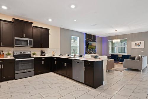 4587 Modern Disney Sleeps24 Pool-Spa-Movie-Game Room - image 4