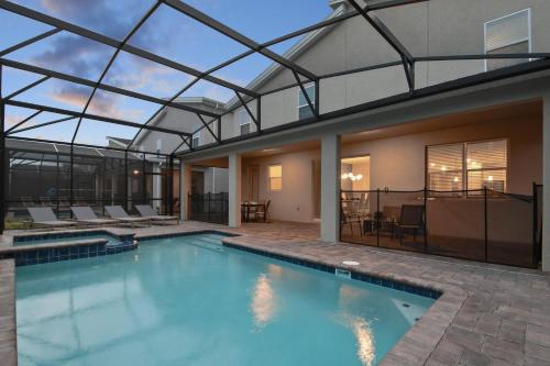 4526 Fabulous Villa Sleeps 24 Pool and Game Room at Storey Lake - image 3