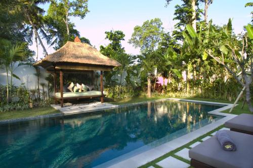 Deluxe Three-Bedroom Pool Villa with Free Return Airport Transfer image 5