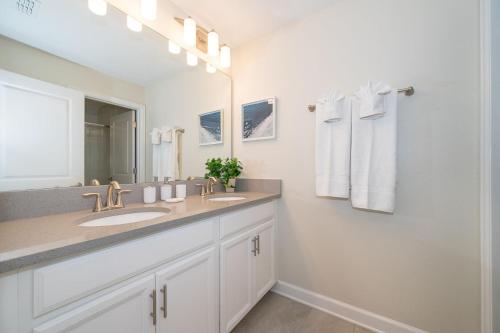 RP4833 Storey Lake Condo 4 bed 3 bath Private Pool & Free Waterpark