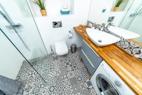 OneApartments - Bright - image 7