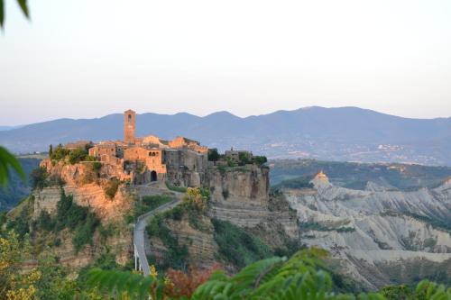 Corte della Maestà Antica Residenza - Accommodation - Bagnoregio