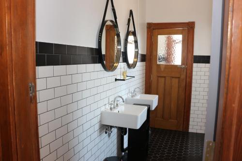 Bathroom, Guildford Hotel in Western Sydney