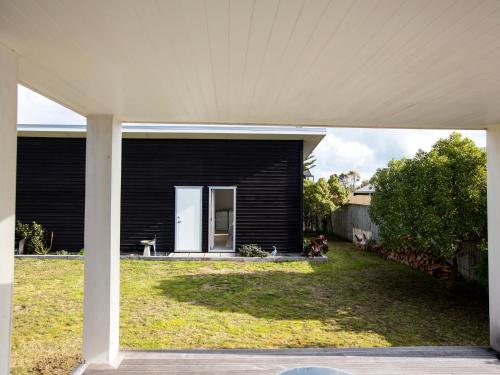 Waikanae Retreat - Waikanae Beach Holiday Home in Waikanae