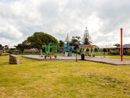 Waikanae Retreat - Waikanae Beach Holiday Home in Waikanae