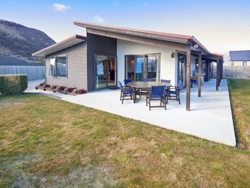 Juno Escape - Wanaka Holiday Home