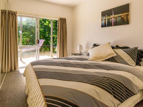 Moa Bach - Blackpool Holiday Home, Oneroa (photo 10)