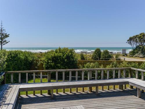 Bach 112 - Waimarama Holiday Home in ไวมารามา