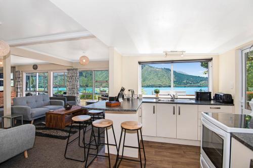 Aquamarine Dreams - Marlborough Holiday Home