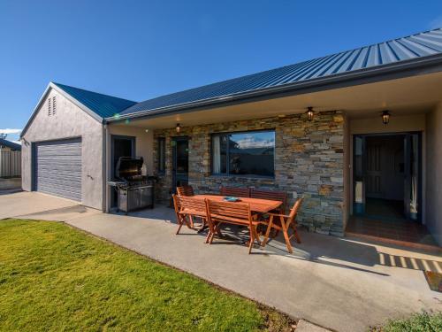 Mount Iron Magic - Wanaka Holiday Home