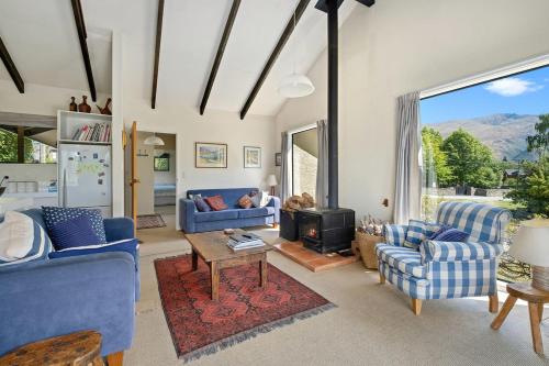 Southern Serenity - Wanaka Holiday Home, Wanaka