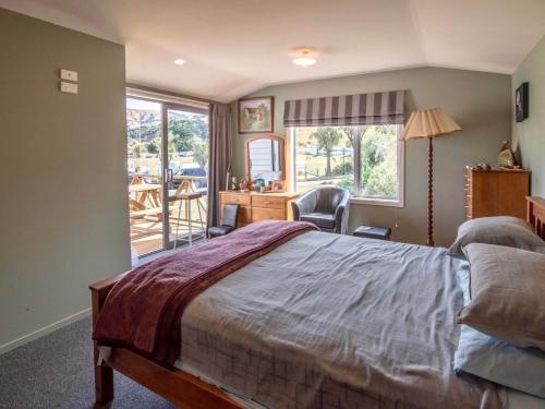 Bay Bliss - Akaroa Holiday Home in Duvauchelle