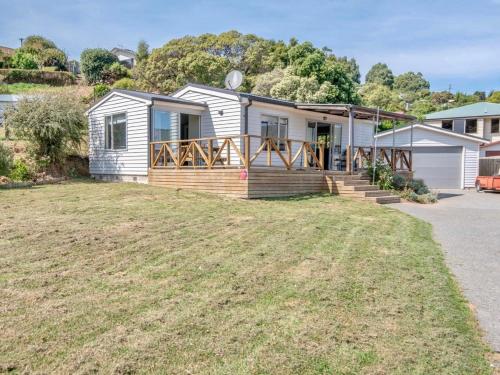 Bay Bliss - Akaroa Holiday Home in Duvauchelle