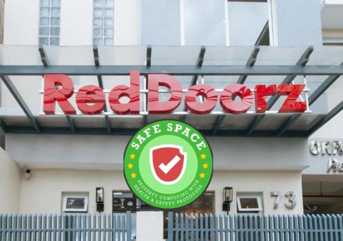 RedDoorz Plus @ Torre De Manuel Residences 1