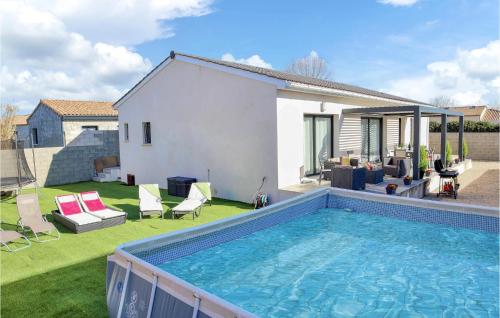 Awesome home in Sorgues w/ Outdoor swimming pool and 3 Bedrooms gîte à louer Sorgues