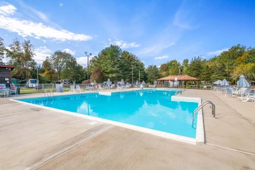 Rondout Valley Camping Resort Deluxe Park Model 11 in Accord (NY)