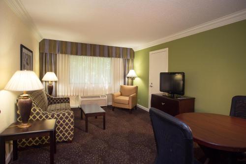 Photo - Holiday Inn Express Athens - University Area by IHG