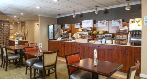 Holiday Inn Express Hotel & Suites - Atlanta/Emory University Area, an IHG Hotel