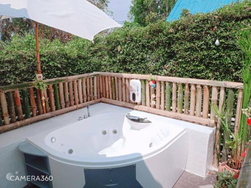 ラチャブリー Terrua Main Ten Villa Garden 3つ星 ホテル 眺望