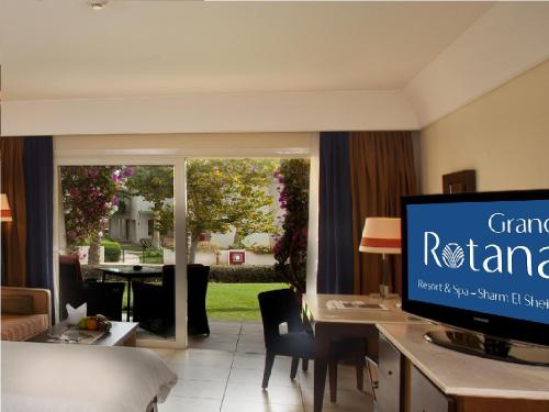 Classic Double or Twin Room image 6
