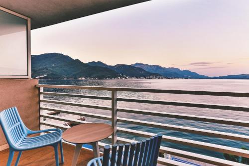Balcony/terrace, Carine Hotel Delfin in Bijela