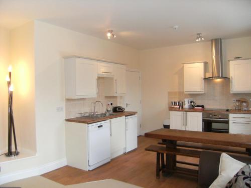 Cotswolds Valleys Accommodation - Bell Apartments - Exclusive use one and two bedroom family holiday