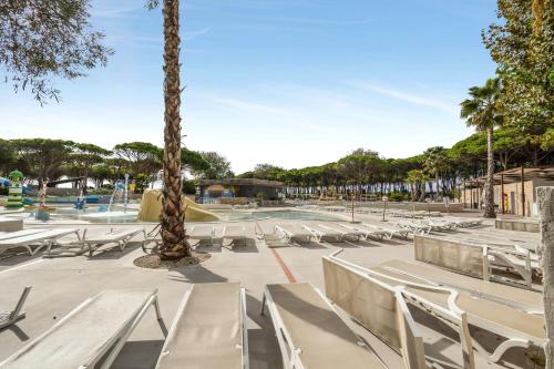 View, Bungalow convivial pres de Sete avec piscine partagee in Laverune