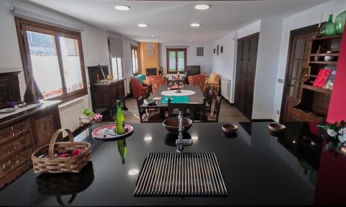 5 bedrooms house with furnished garden and wifi at Baraibar