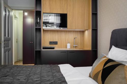 MN6 Luxury Suites by Adrez - image 11
