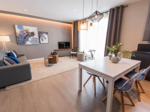  Sitges Spaces Seaside Beach Flat- 4 Bedroom, 2 Bathroom, Terrace, Near Beach in Sitges