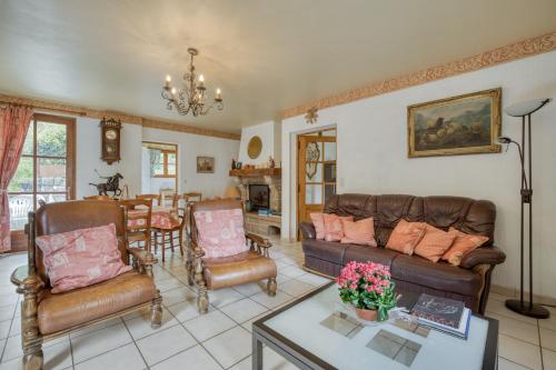 Villa with 4 bedrooms in Saint Pierre des Tripiers with wonderful lake view private pool furnished garden 41 km from the slopes - image 8