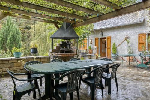 Villa with 4 bedrooms in Saint Pierre des Tripiers with wonderful lake view private pool furnished garden 41 km from the slopes - image 13