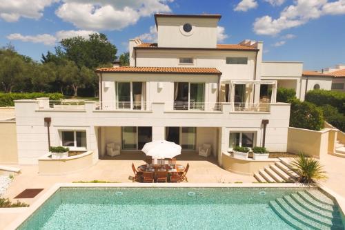  VILLA MANDARA 8&2, Emma Villas in Misano Adriatico