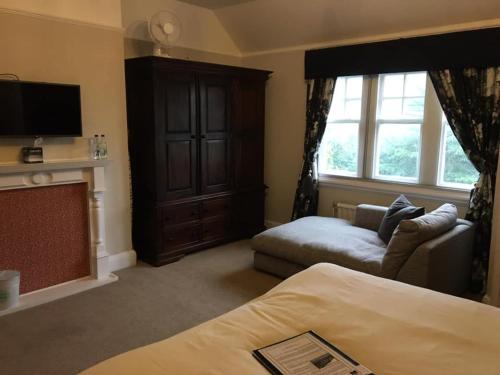 Brass Castle Country House Accommodation - image 13