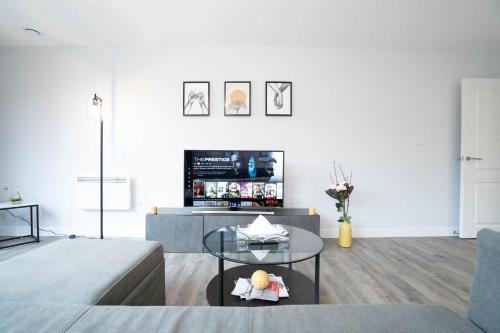 Picture of Luxury, New-Build Apartment With Netflix