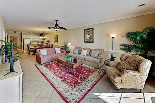 Centrally Located Condo with Balcony & Pool condo - image 2