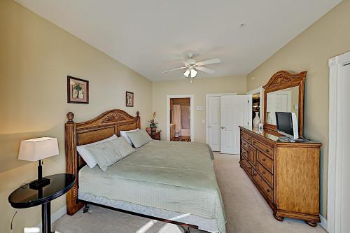 Centrally Located Condo with Balcony & Pool condo - image 6