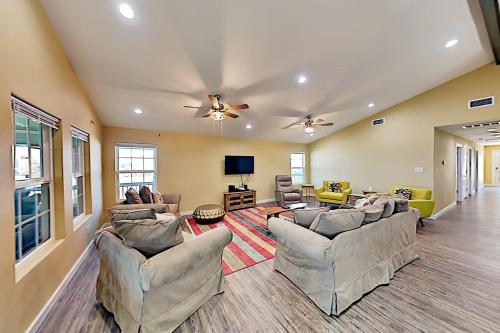 2 New Canal-Front Homes - Pier & Outdoor Living home - image 2